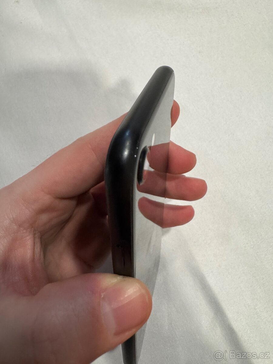 iPhone SE 2022 64GB Černý - 3