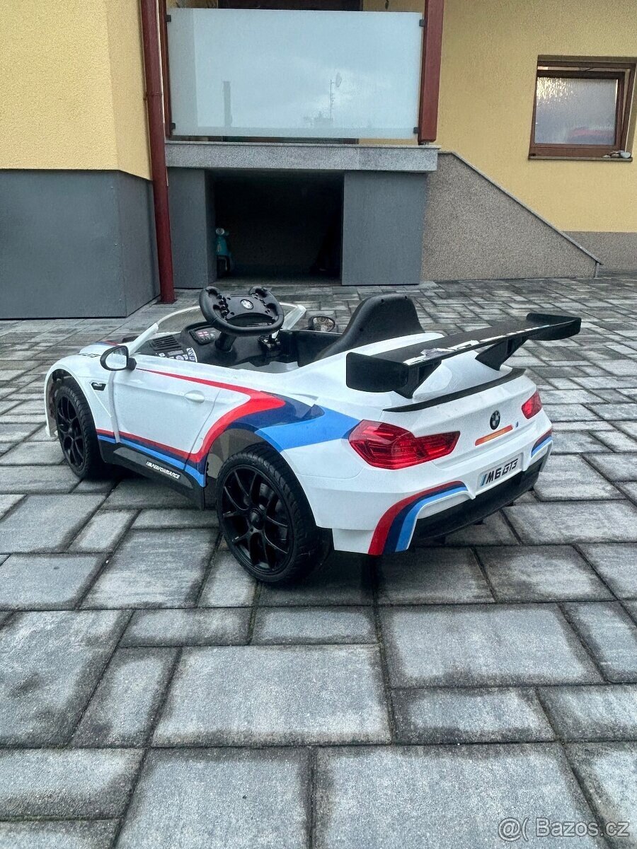 Elektrické BMW M6 GT3 - 3