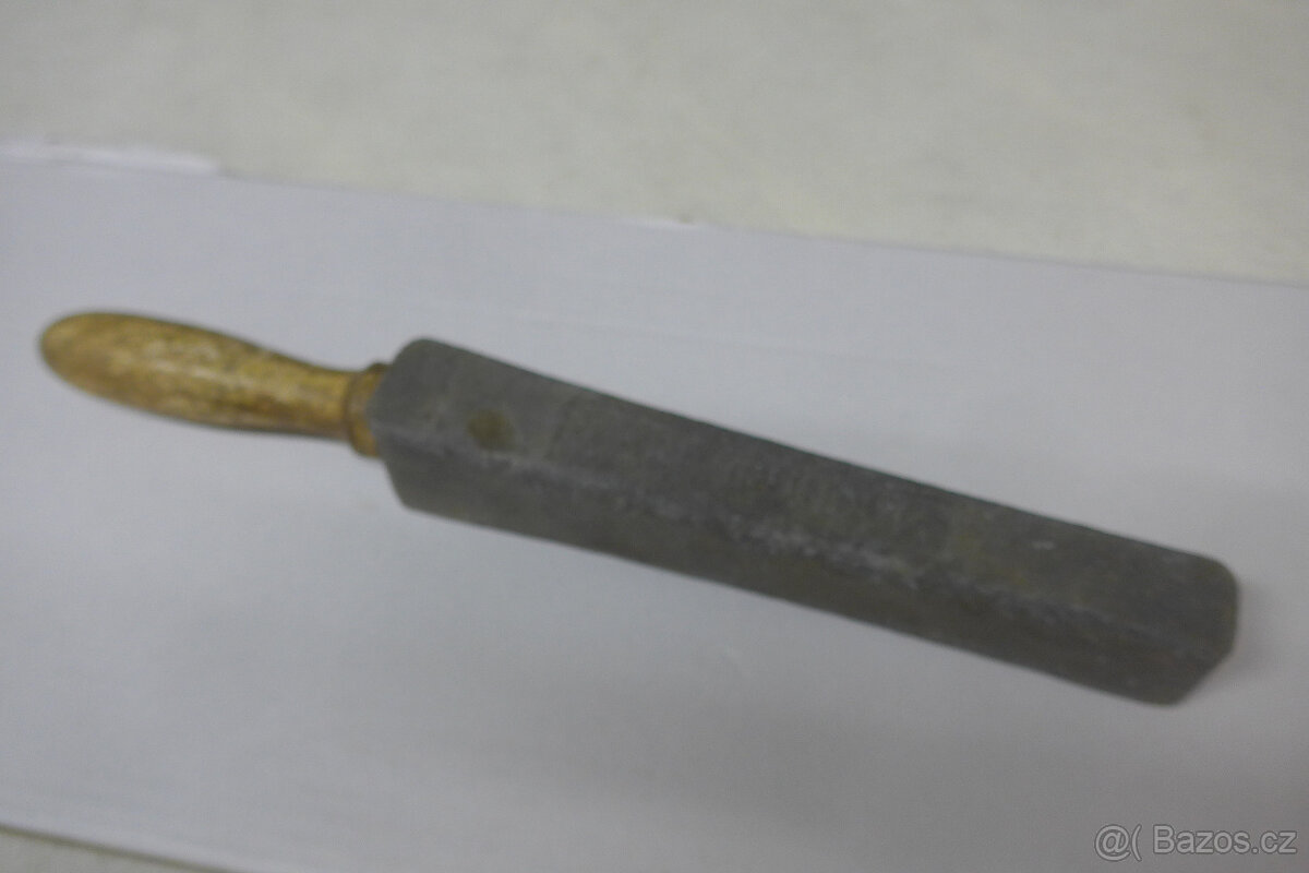 Starý Brusny Kamen CARBORUNDUM - 3