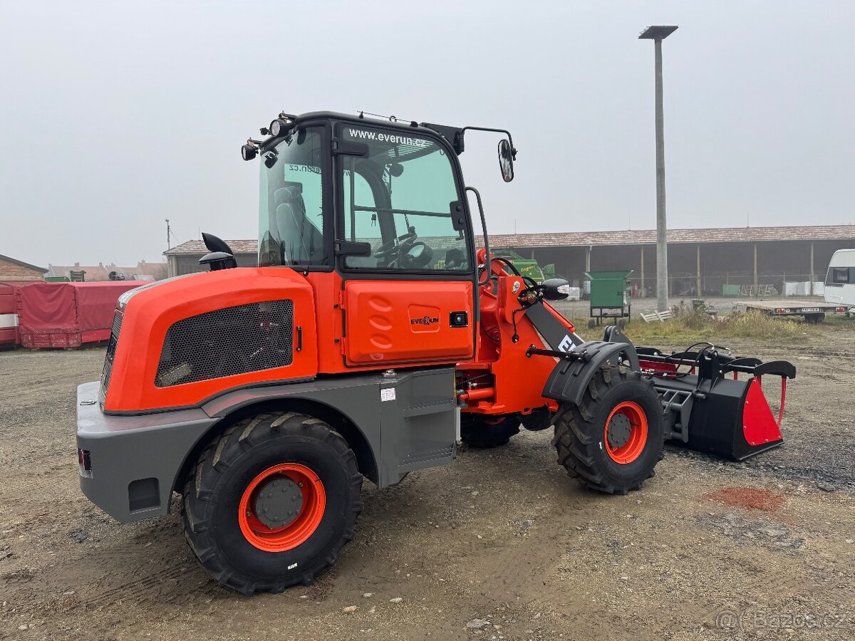 Kolovy nakladac EVERUN ER416 - SPZ - 3