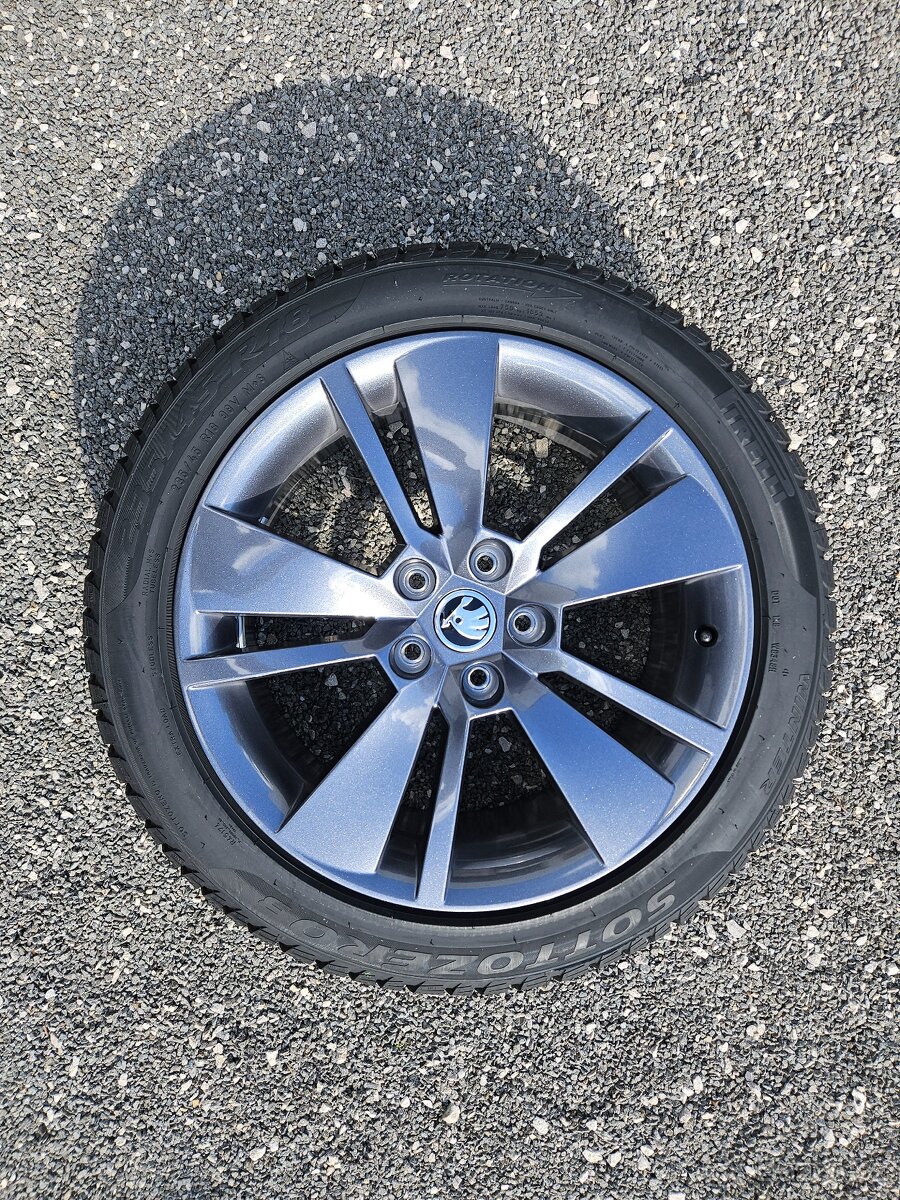 Pěkná nová zimní orig alu Škoda Superb 3, Pirelli 235/45/18 - 3