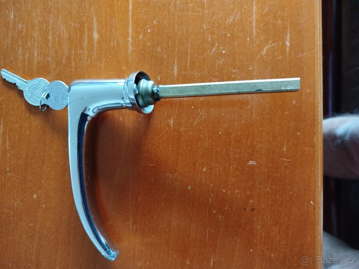 Klika dveří s klíčem - 3