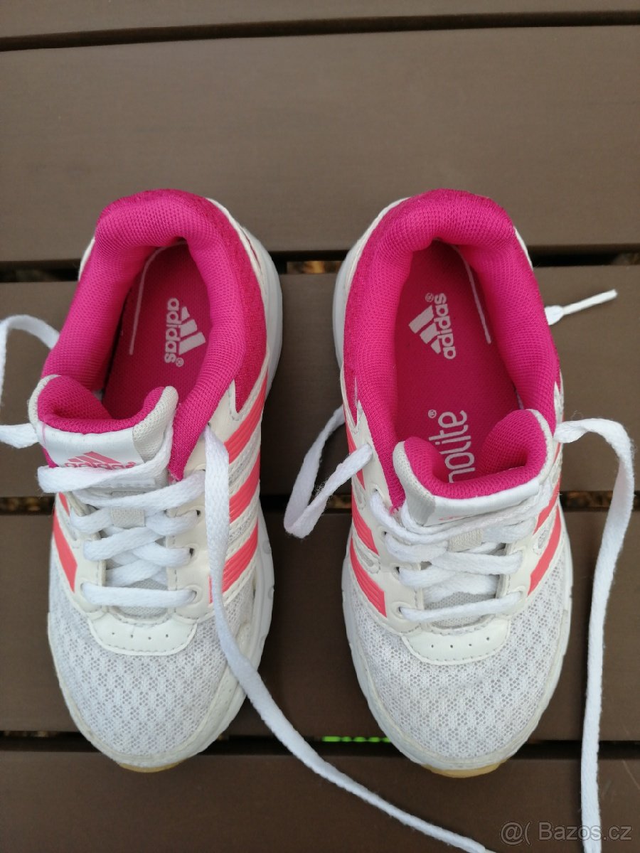Dívčí boty/tenisky/sálovky Adidas jako nové vel. 28
- 3
