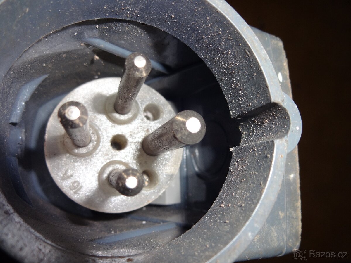 Vypínač a zásuvky - 3