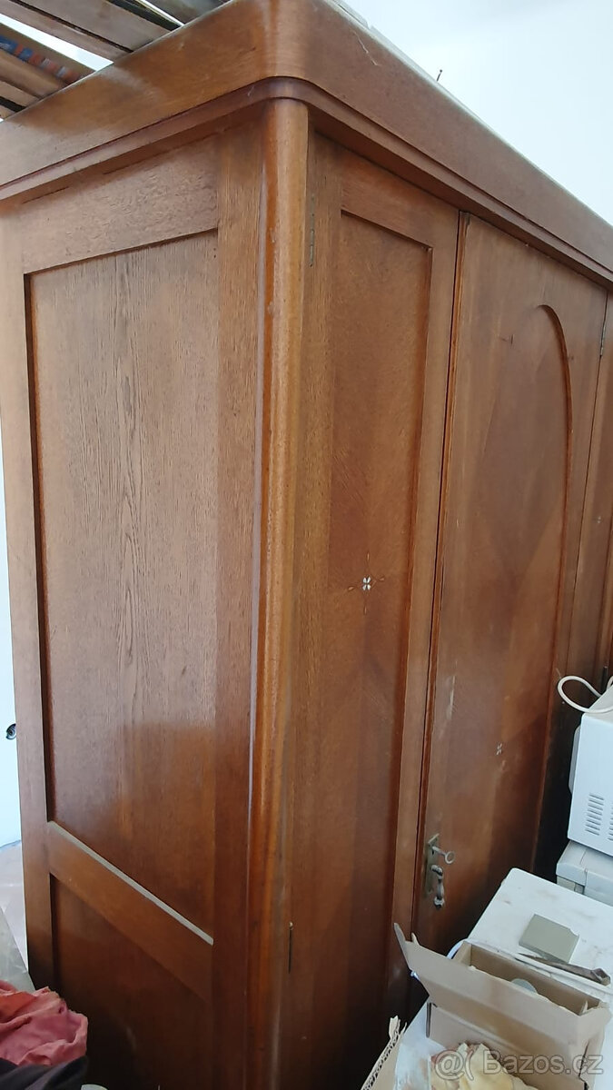 Retro nábytek - 2x skříň + 2x noční stolek - 2000,--/ks - 3