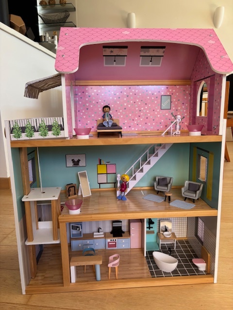 Dřevěný domeček na hraní - 3