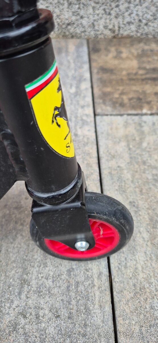 Dětská freestalová koloběžka Ferrari (Shell edice) - 3