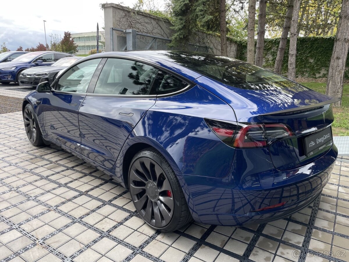 Tesla 3 Performance - 3