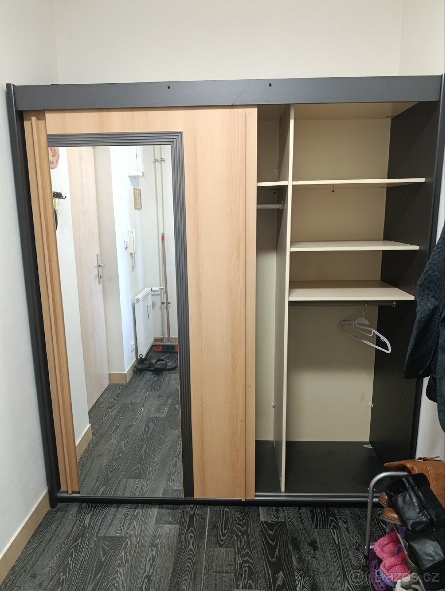 Šatní skříň - 3
