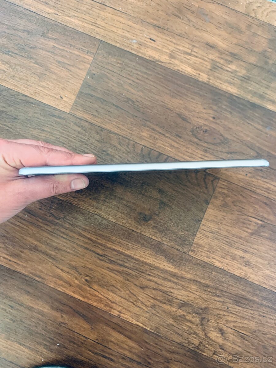 iPad 6. generace (Cellular) - 3