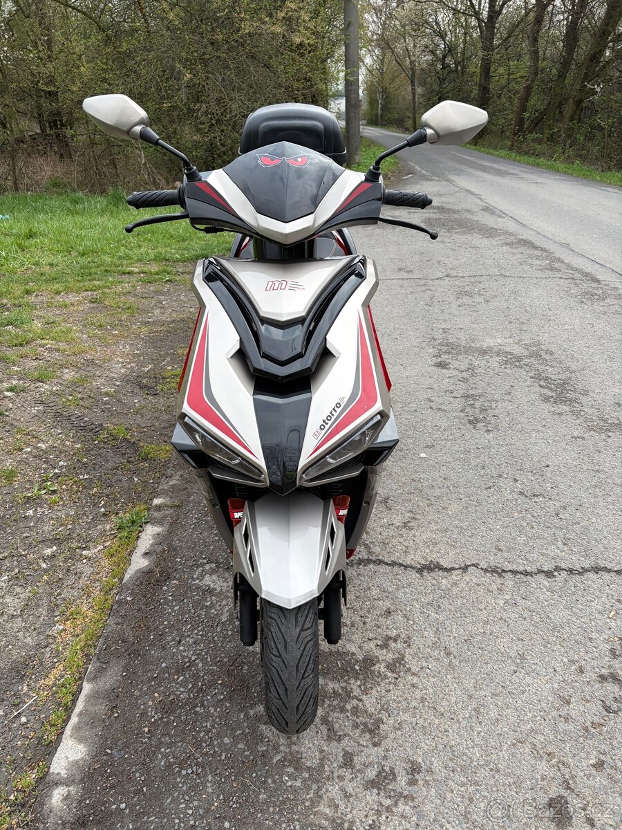 Motorro Monza 125i - 3