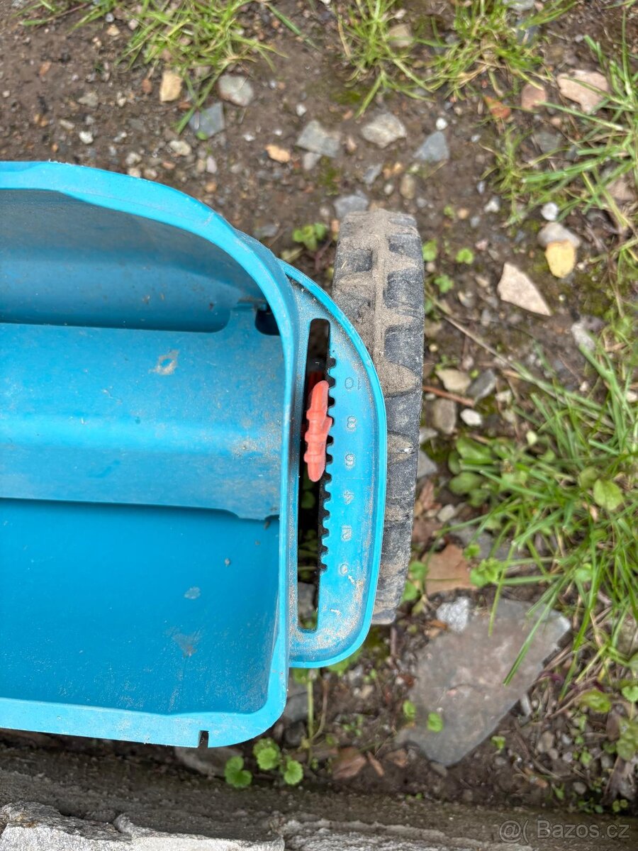 Secí stroj na trávu a hnojivo Univerzální ruční Gardena - 3