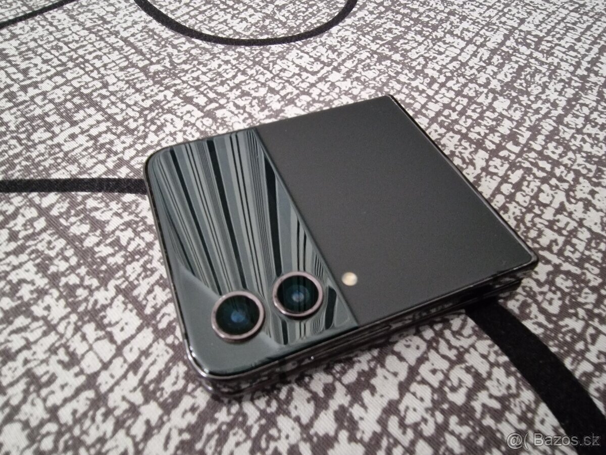 Samsung Z Flip 4 5G, 256 GB - cerny - 3