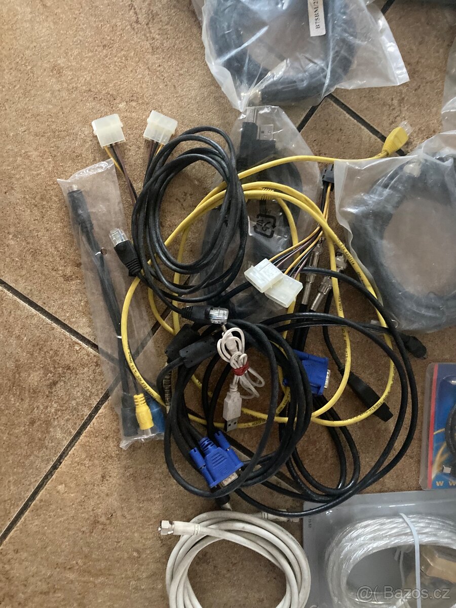 Různé propojovací kabely - 3