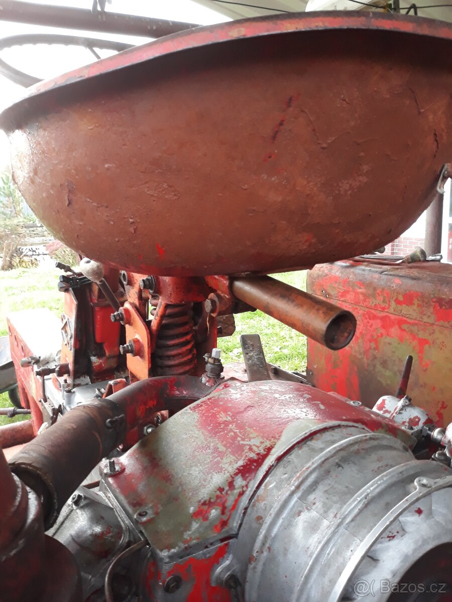 Predám sedačku traktora RS 09 - 3