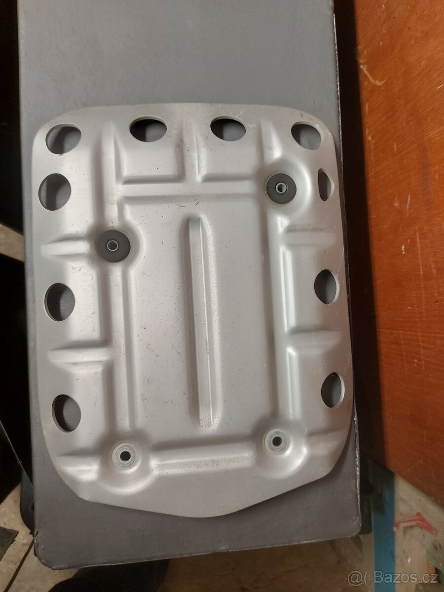 Predám spodný kryt motora BMW 1200 GS Adventure - 3