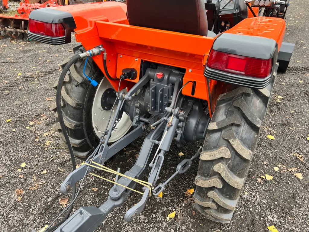 Malotraktor Kubota GL23 s čelním nakladačem - 3