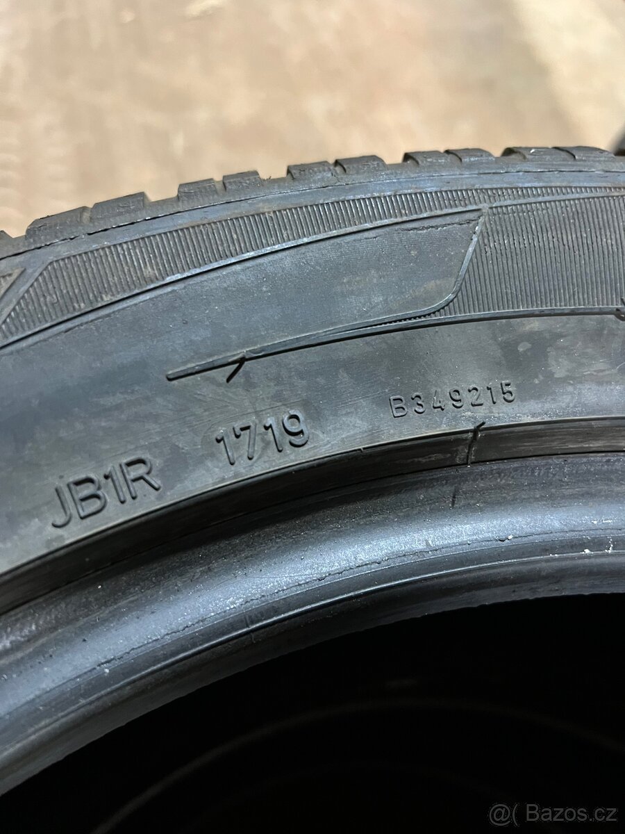 Zimni Dunlop 235/50/19 - 3