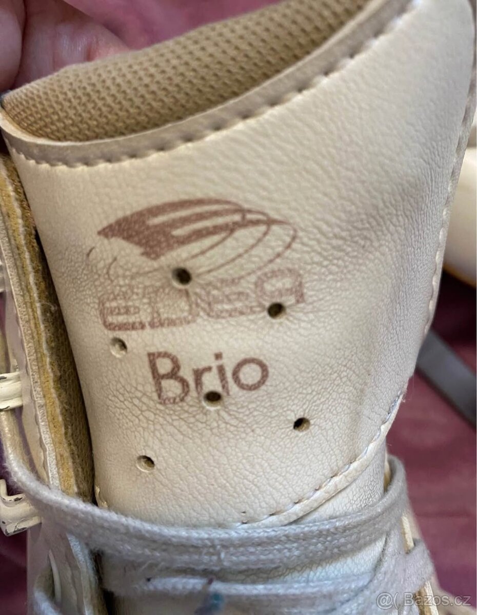 Dívčí brusle
LEDNÍ BRUSLE
LEDNÍ BRUSLE - 3