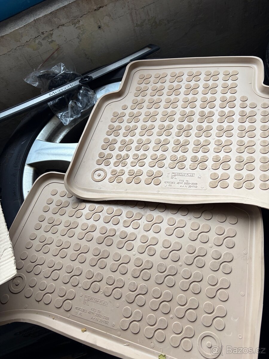 Gumové auto koberce Mercedes W211 - 3