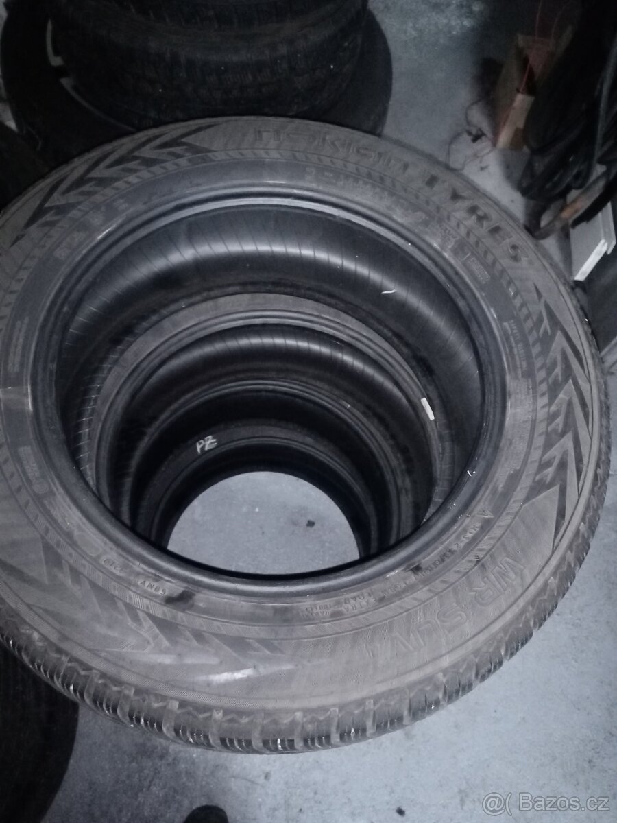 Nokian 235/60R17 - 3