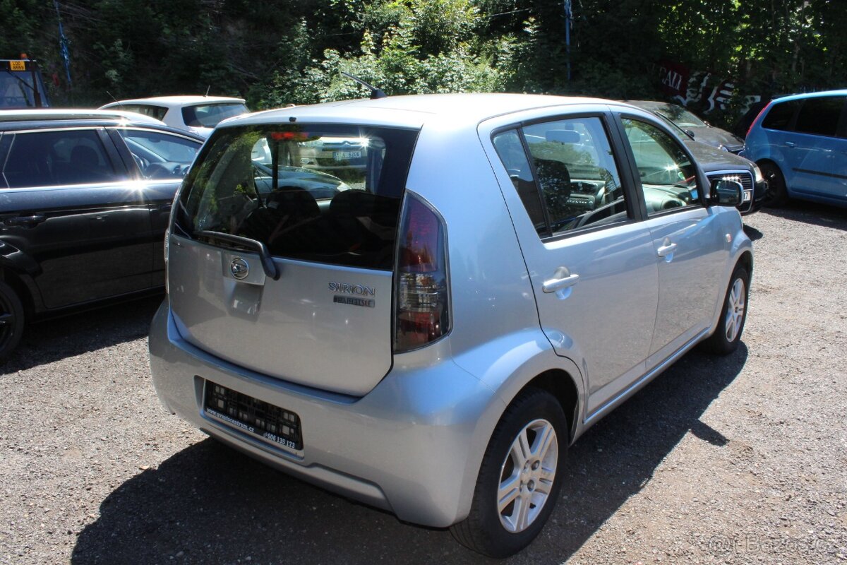Daihatsu Sirion - 3