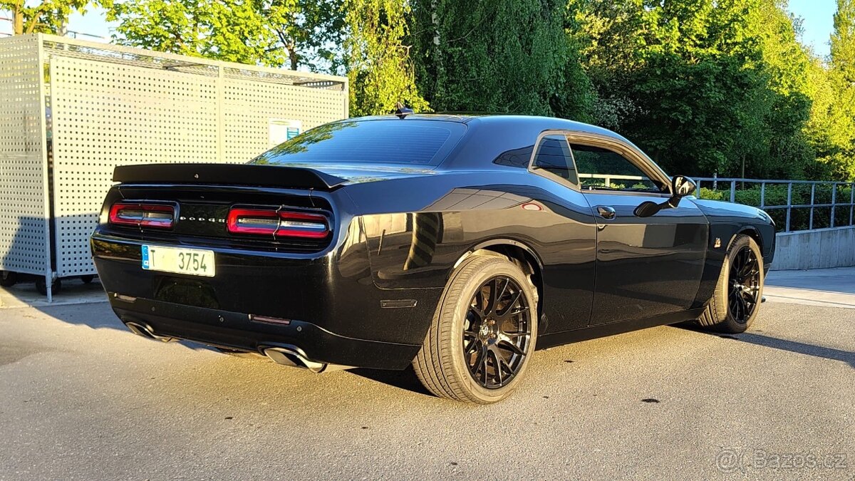 Dodge Challenger 6.4 scat pack 6,4 srt - 3