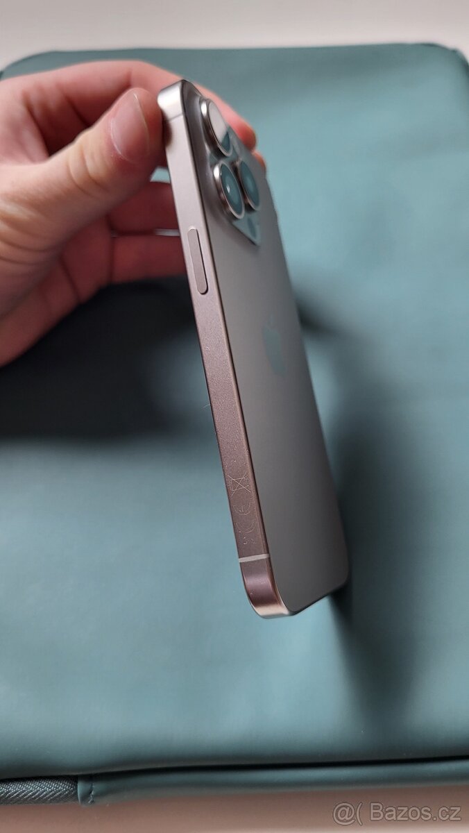 iPhone 15 Pro 256 GB - 3