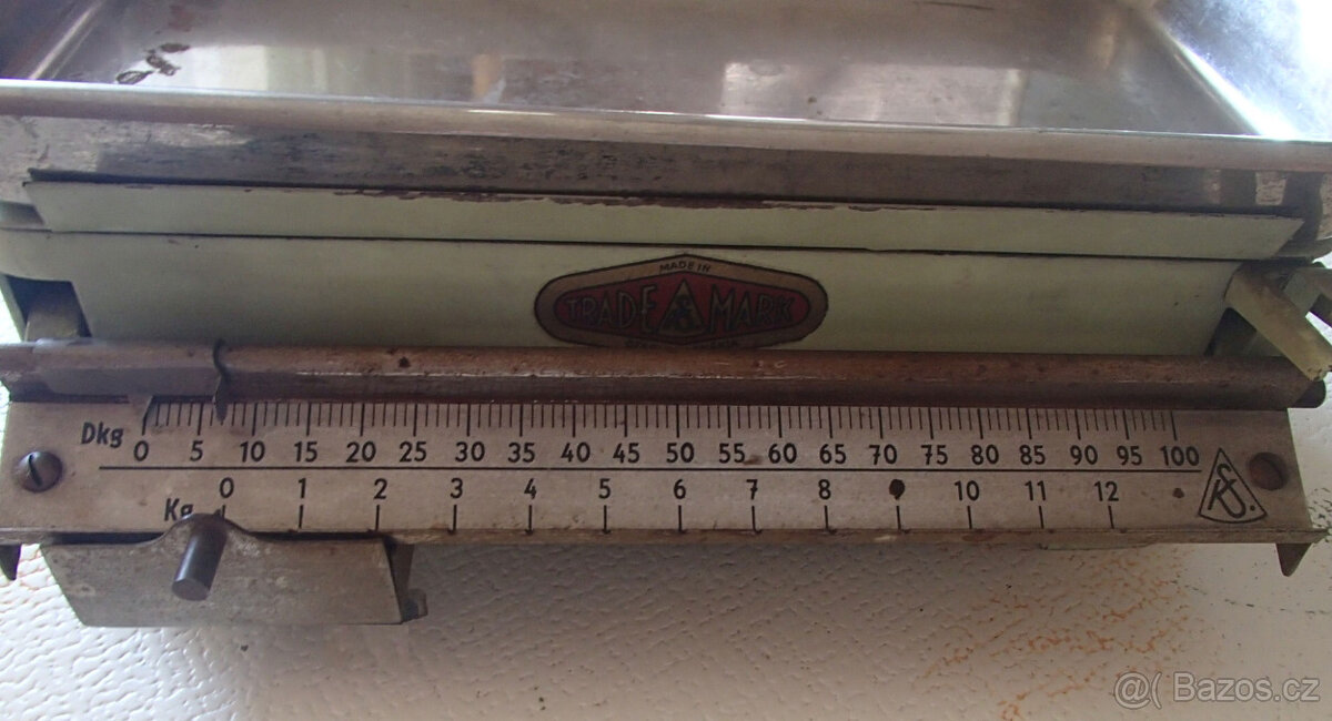 Retro váha, modré nádobí a žáruvzdorné sklo - 3