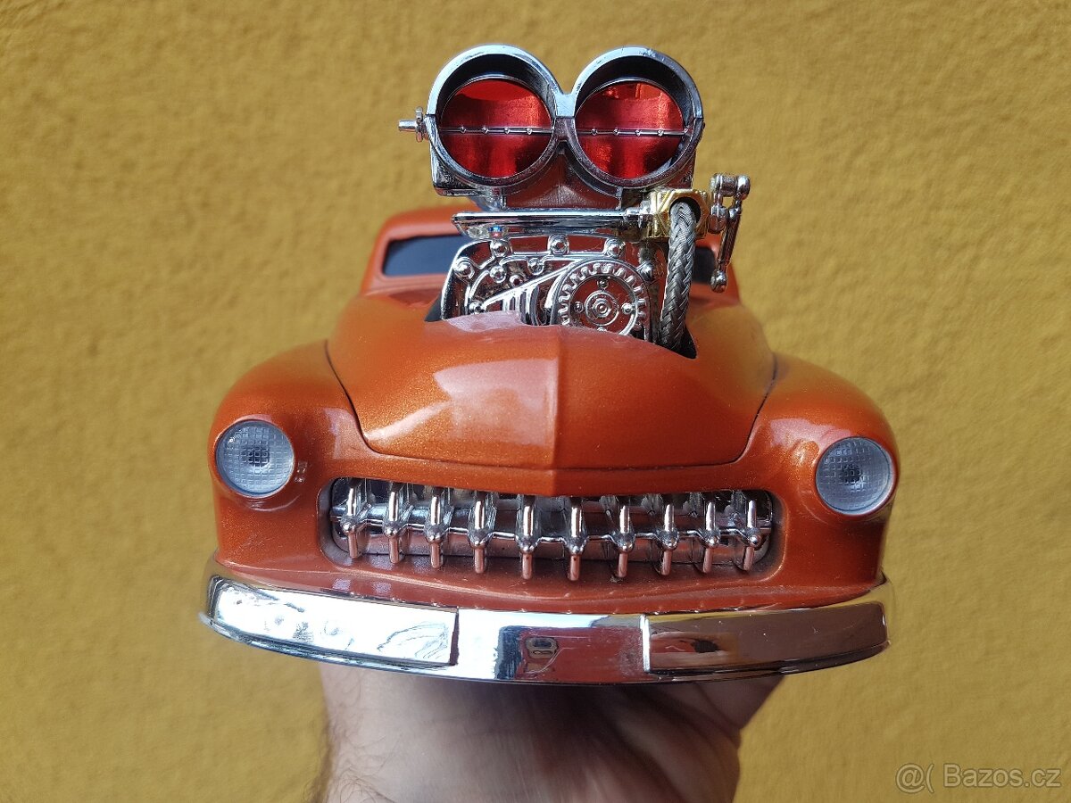 model 1:18 Ford od Muscle Machines - 3