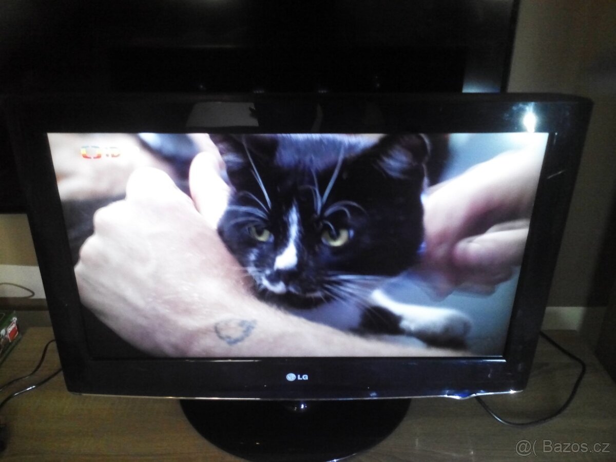 LCD LG 32LD420 Úhlopříčka 32" (82 cm) - 3