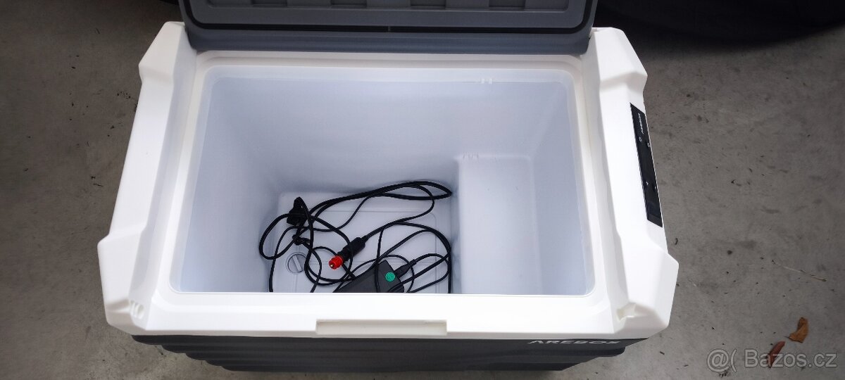 prodam Kompresorový chladicí box AREBOS 43L - 3