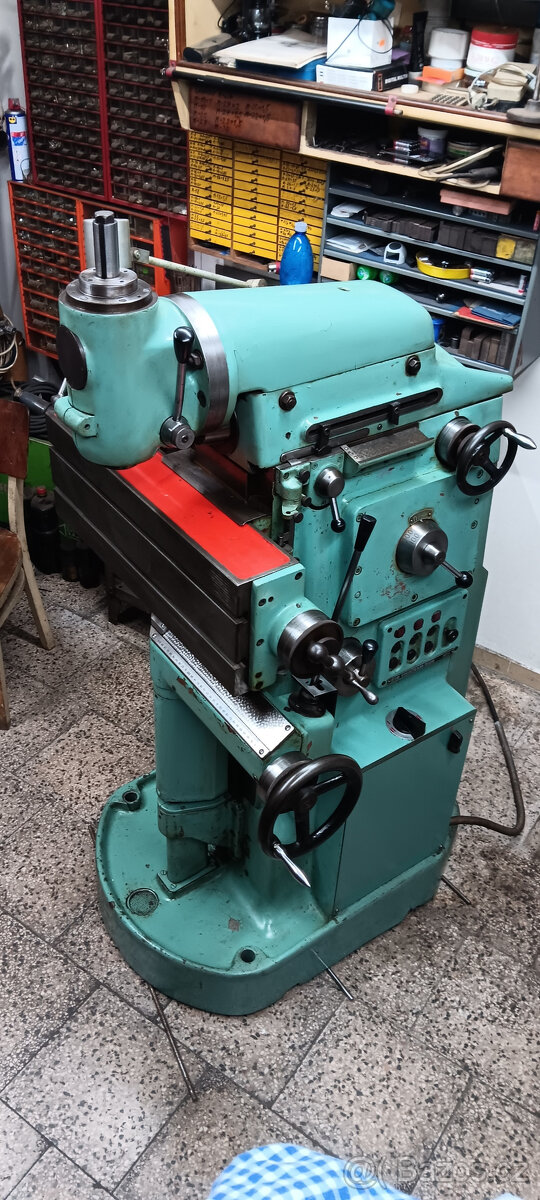 Nástrojařská frézka FN22 - 3