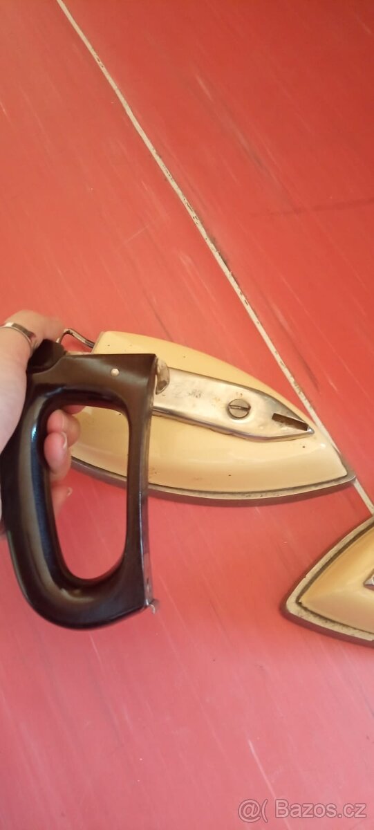 staré žehličky - 3