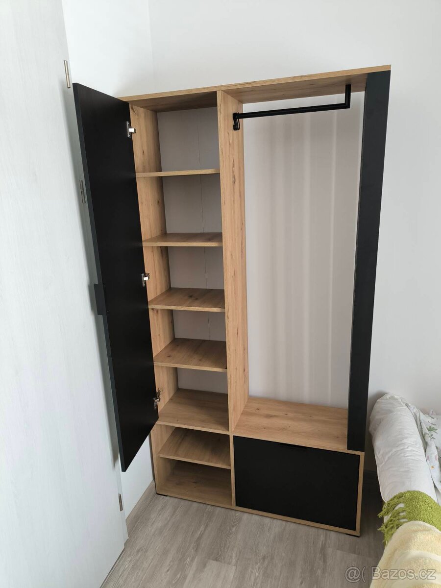 Předsíňová skříň - 3
