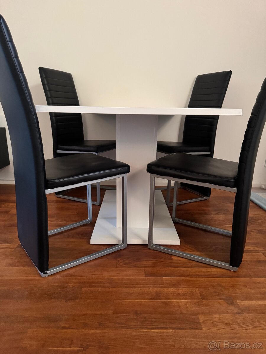Jídelní stůl + 4 židle - 3