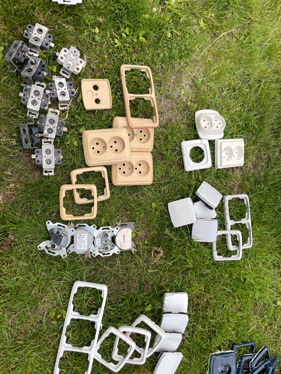 Rámečky, zasuvky, vypínače - 3