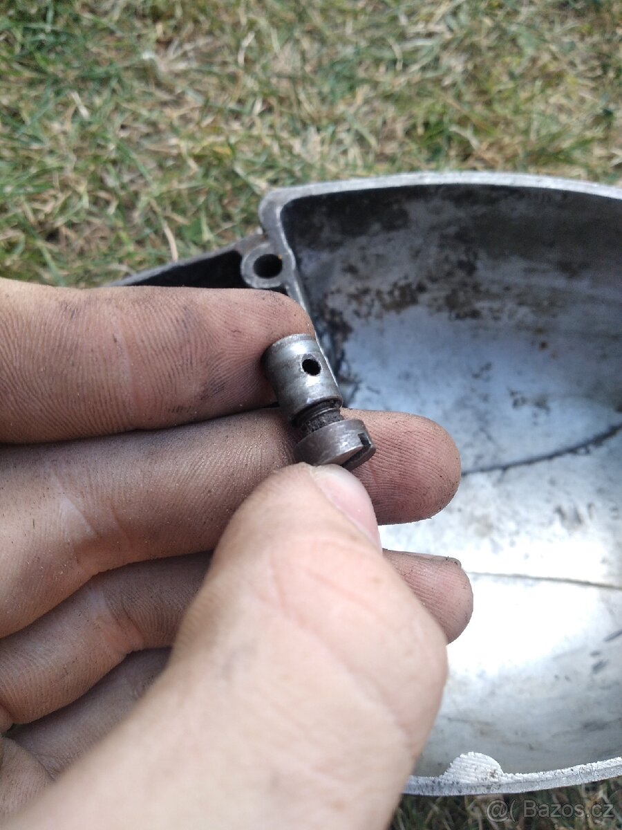 Levé víko motoru s funkčním spojkovym ramenem - 3