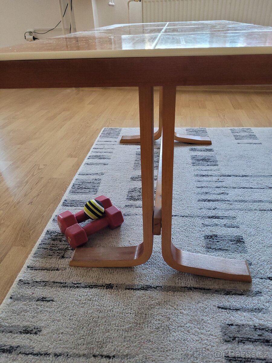 Prodám starší konferenční stolek - 3