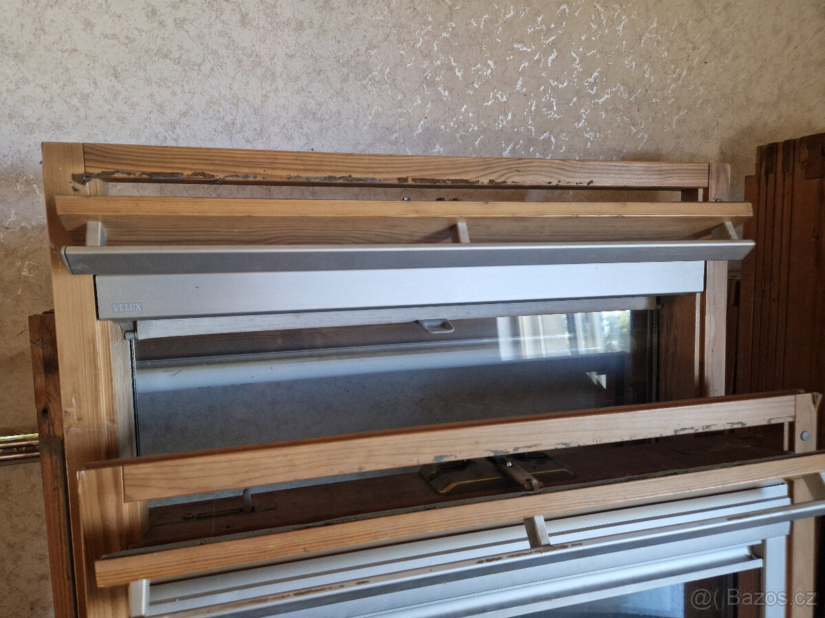 Prodám střešní okna Velux - 3