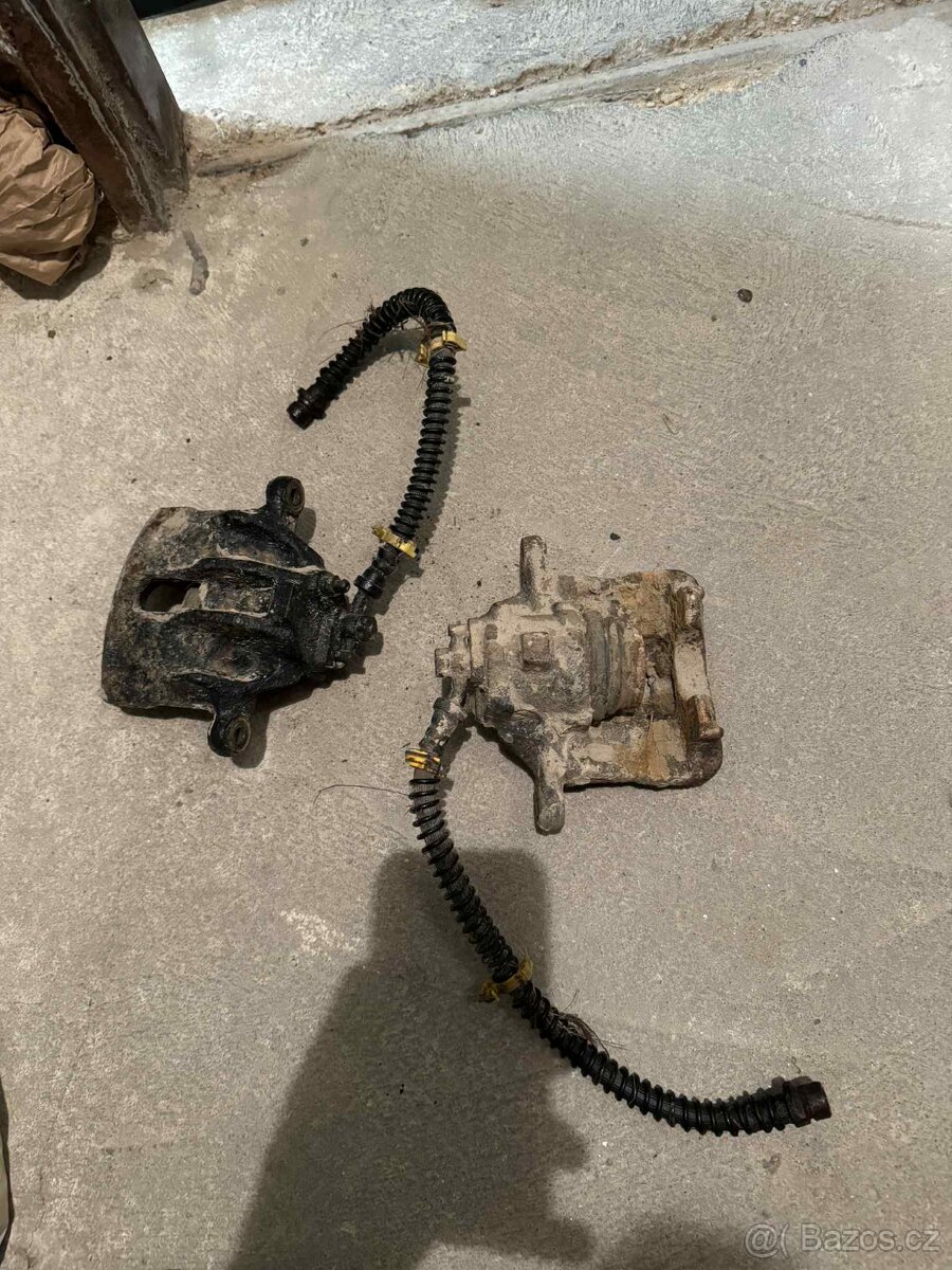 Sada brzdových třmenů LR Discovery II - 3