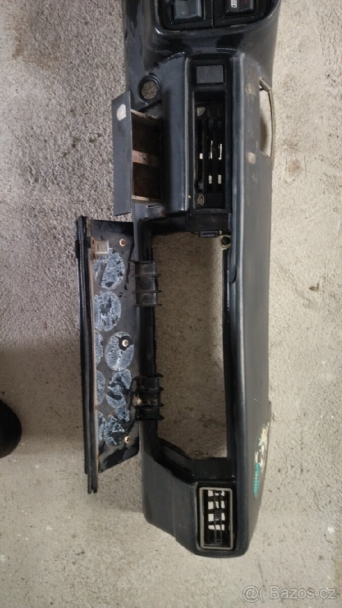 Přístrojová deska Lada - 3