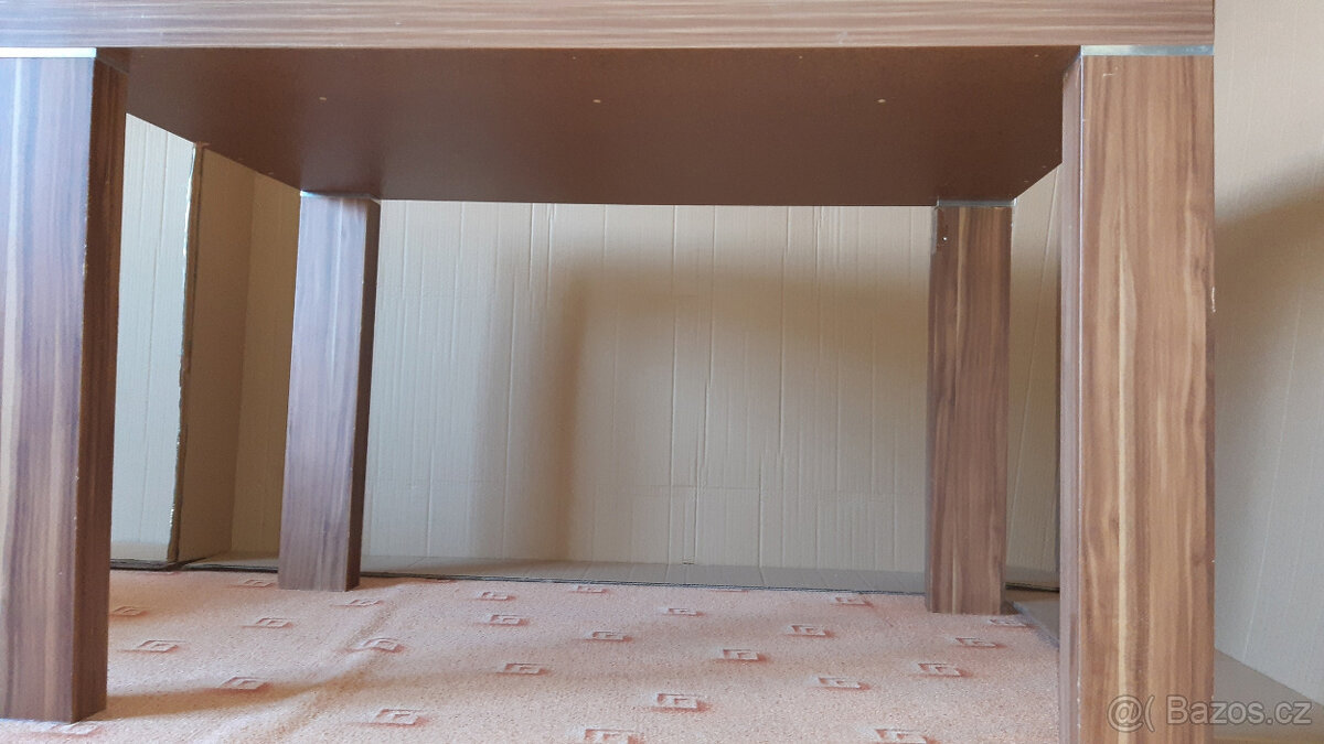 Tmavě hnědý kuchyňský stůl - 3