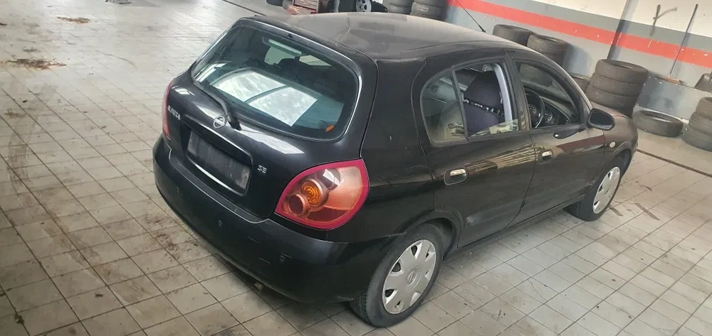 Nissan Almera Angličan - 3