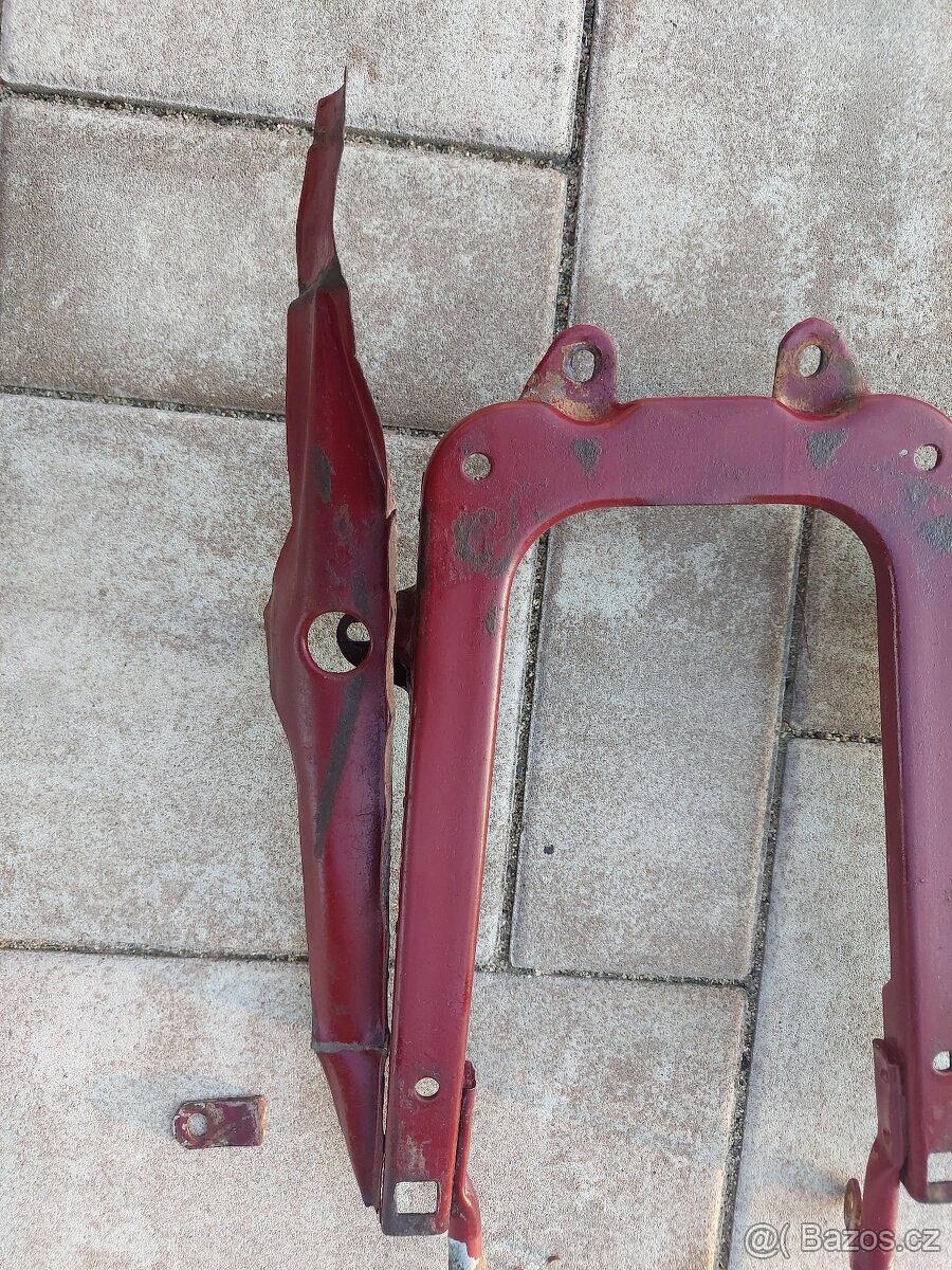 Jawa CZ 175 kyvacka - podsedlovy plech s madlem - 3