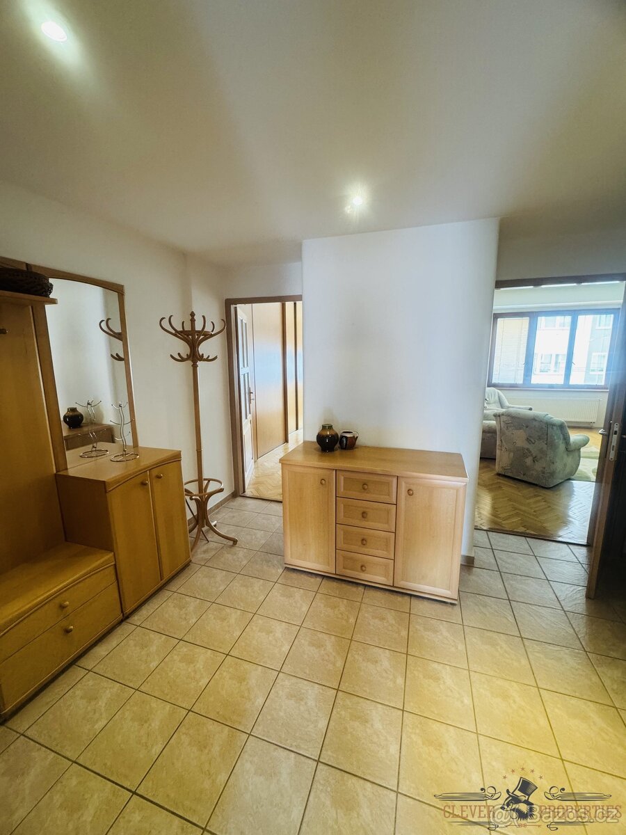 Pronájem zařízeného bytu 2+1 v Hradci Králové – Puškinova, 6 - 3