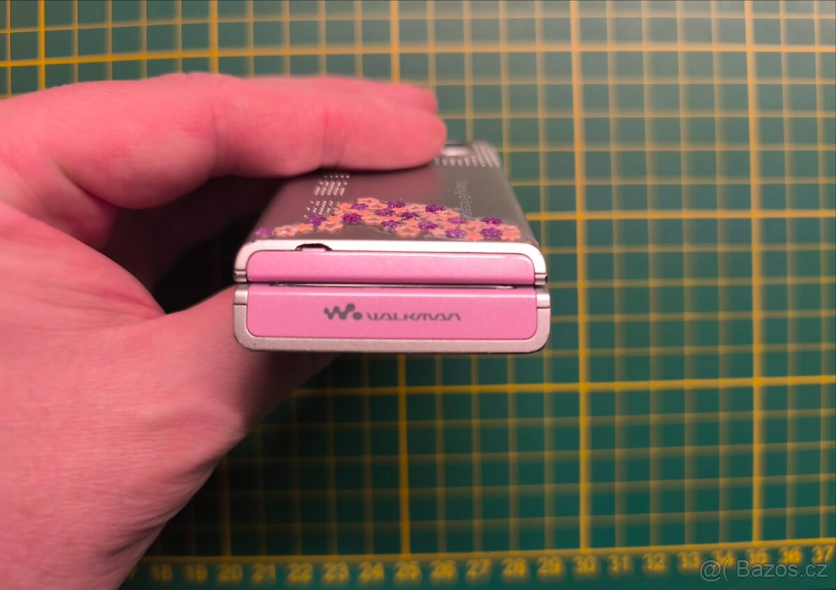 Sony Ericsson W380i pink - 3