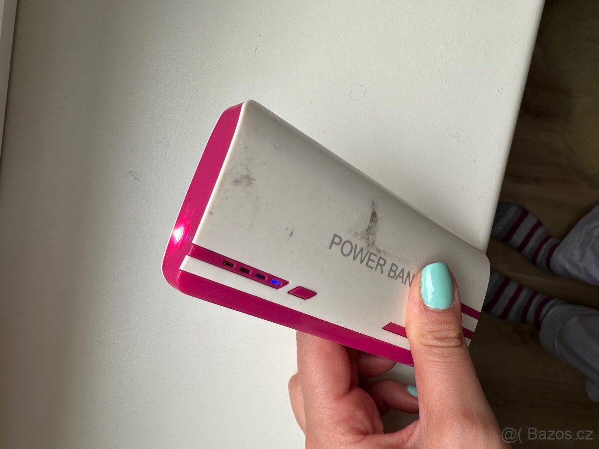 Powerbanka 3× USB + LED svítilna - 3