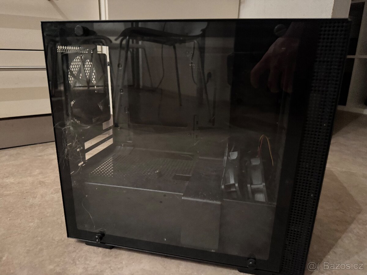 PC skříň - NZXT H210 - 3