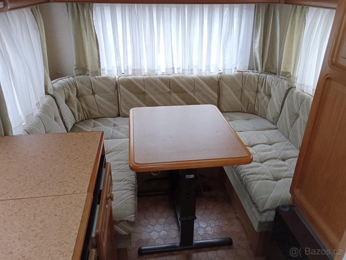 Karavan s příslušenstvím a koupelnou azuro knaus - 3